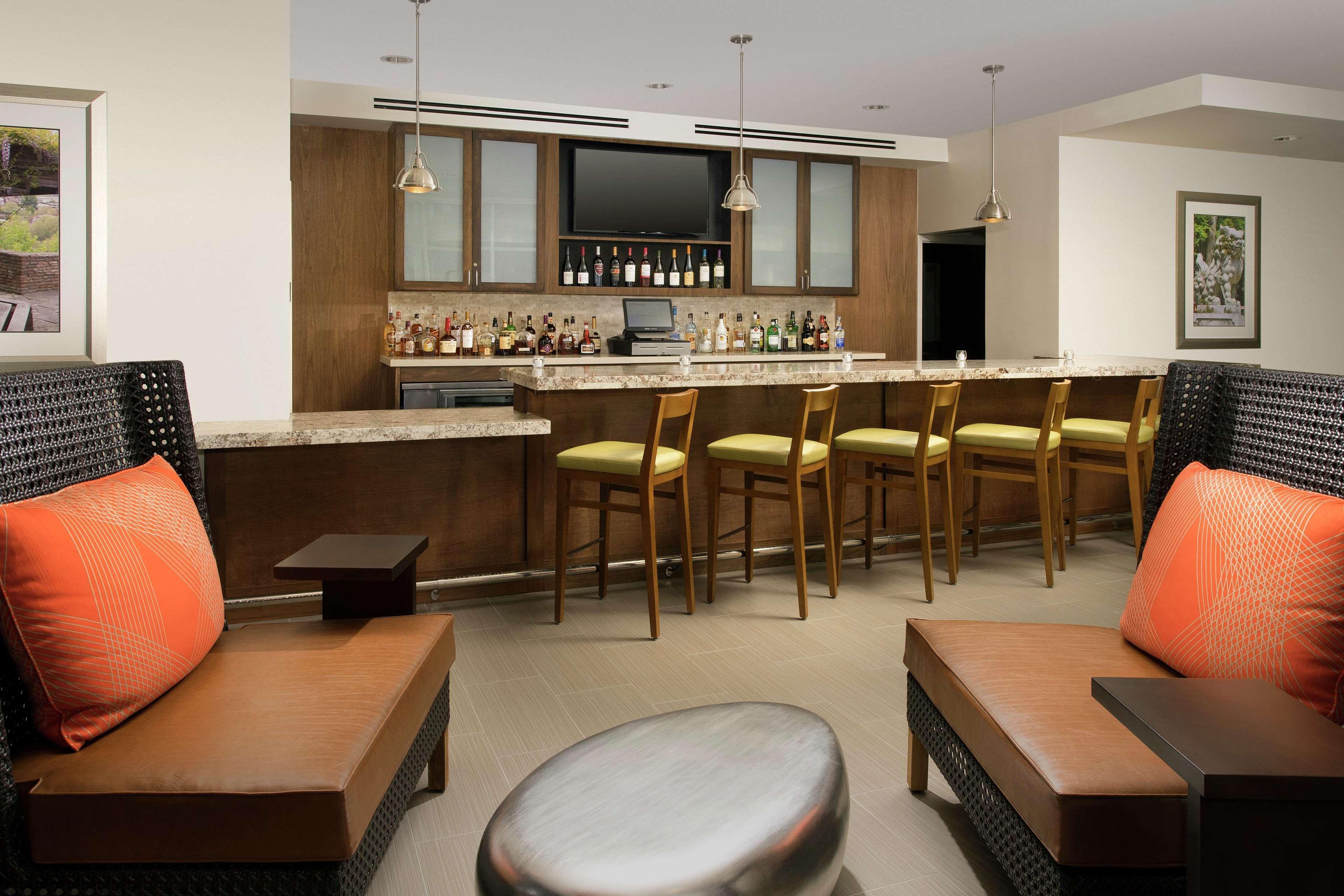 Hilton Garden Airport South Hotel 3*